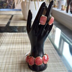 Faceted Agate Carnelian Gold-tone Stretch Bracelet & Clip on Earrings.